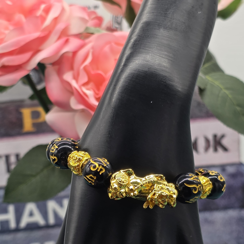 Elegant Gold and Black Beaded Bracelet
